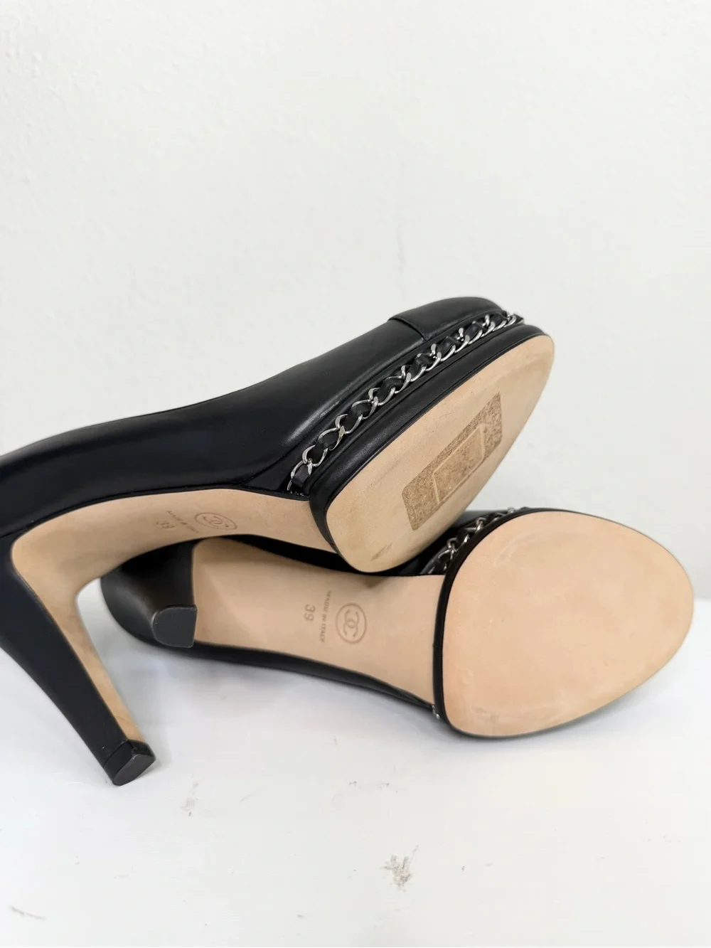NEW CHANEL Black Leather Platform Pumps with Silver Chain Trim Size 39